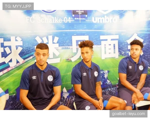 菲戈领衔国家队强势崛起,精彩表现引爆球迷热情 菲戈领衔国家队强势崛起,精彩表现引爆球迷热情