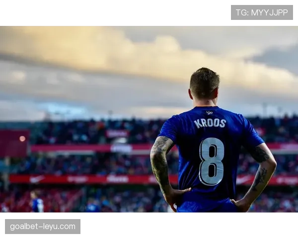 马尔蒂尼中卫价值再获认可，传奇地位持续闪耀足坛